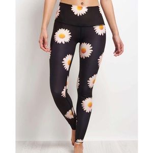 Teeki Daisy Yoga Hot Pant
